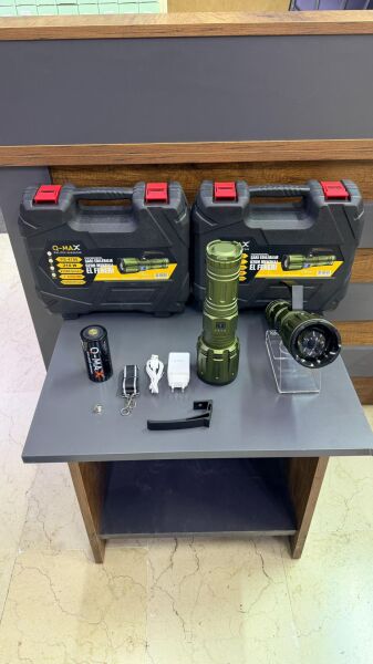 PS-4700 Profesyonel Şarj Edilebilir Uzun Menzilli El Feneri - 21000 Lümen 210V 32000 mAh Dev Pil