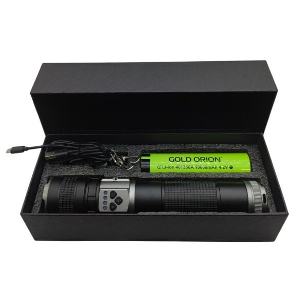 R909 Profesyonel Şarjlı El Feneri | 6000 Lümen, 3000m Menzil, 18000mAh Powerbank, 3 Renkli Işık