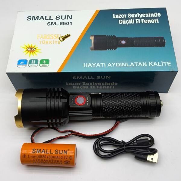 Small Sun SM-6501 50W Şarjlı LED El Feneri - 800 Metre Menzilli, USB-C ve Zoom Özellikli