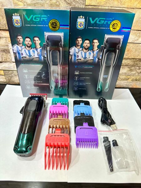 Profesyonel Şarjlı Saç Kesme Makinesi - 200 Dakika Çalışma Süresi, 7000 RPM Motor ve 8'li Tarak Seti