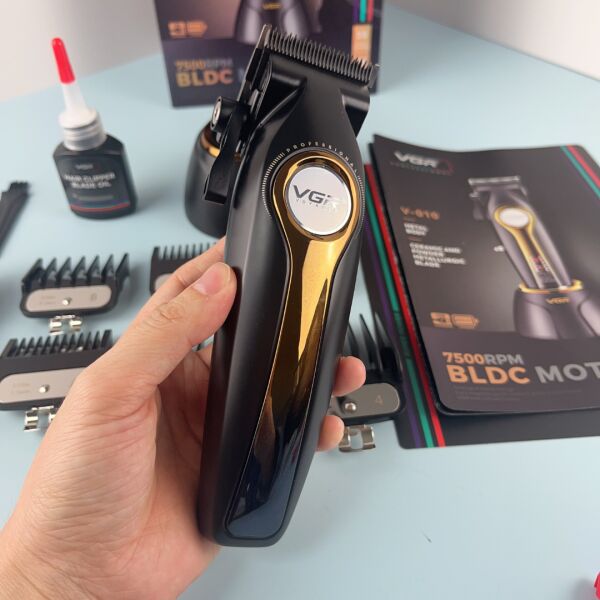 VGR V-010 Profesyonel Saç Kesme Makinesi - Güçlü ve Hassas Kesim Deneyimi ( Gold )