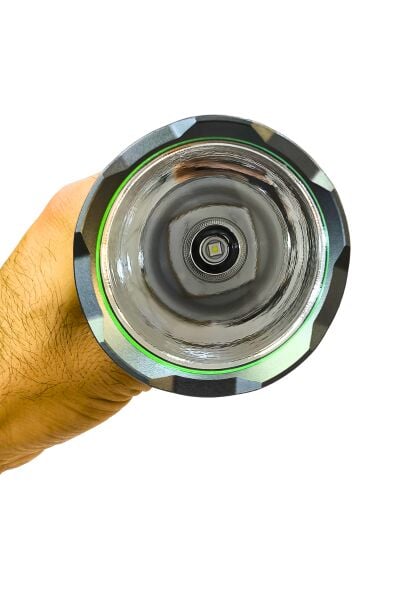 Üst Düzey Performans ve Dayanıklılık: Gold Silver GS-14500 Şarjlı El Feneri