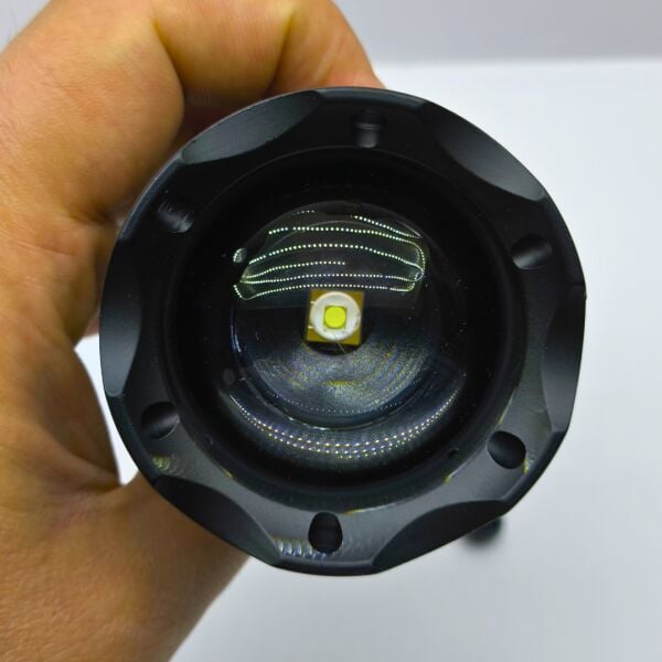 100W Lazer LED El Feneri - 2200 Metre Menzil, 7200mAh Powerbank Özellikli, Dijital Göstergeli ve 5 Mod