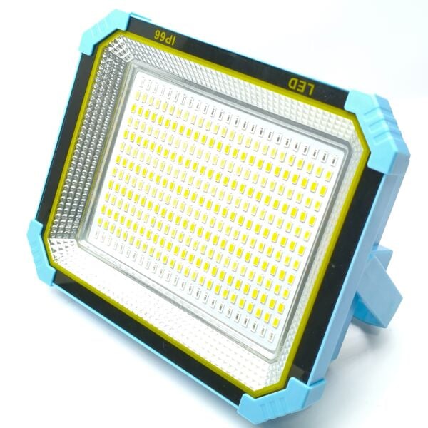 Güneş Enerjili LED Projektör ve El Feneri – 5 Işık Modlu, Powerbank Özellikli, Çok Amaçlı Aydınlatma Seti