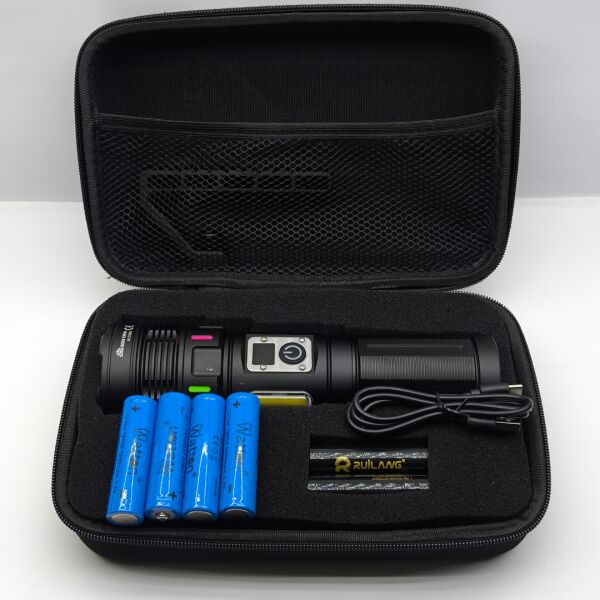 GK-S2303B Şarjlı El Feneri 8000 Lümen 4+4 Adet 18650 Pil Yedek Pilli Powerbanklı